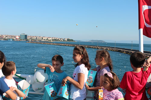 skdar Belediyesi ''3. Martlara Simit Atma enlii''