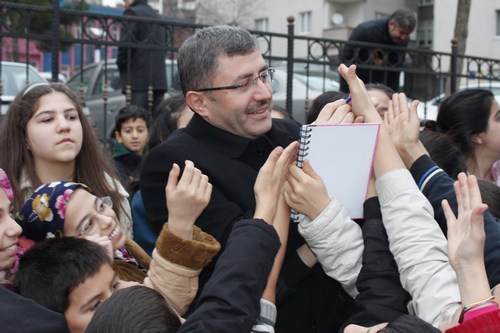 Dost Kervan skdar'dan Suriye'ye Uzanan Karde Eli yardm kampanyas amacna ulat