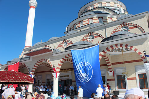 skdar Gzeltepe Birlik Camii Ramazan aynn ilk Teravihi'ne yetitirildi