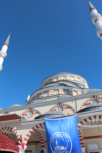 skdar Gzeltepe Birlik Camii Ramazan aynn ilk Teravihi'ne yetitirildi