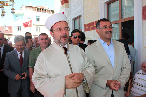 skdar Gzeltepe Birlik Camii Ramazan aynn ilk Teravihi'ne yetitirildi