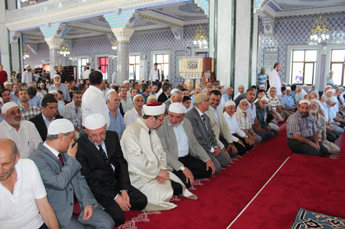 skdar Gzeltepe Birlik Camii Ramazan aynn ilk Teravihi'ne yetitirildi