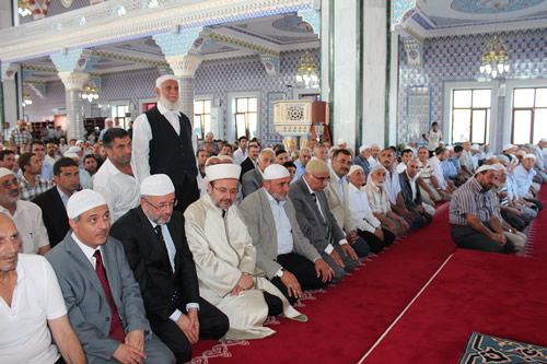 skdar Gzeltepe Birlik Camii Ramazan aynn ilk Teravihi'ne yetitirildi