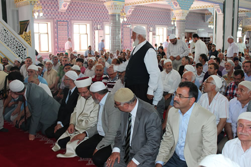 skdar Gzeltepe Birlik Camii Ramazan aynn ilk Teravihi'ne yetitirildi