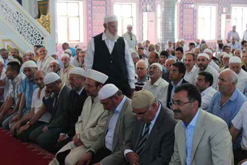 skdar Gzeltepe Birlik Camii Ramazan aynn ilk Teravihi'ne yetitirildi