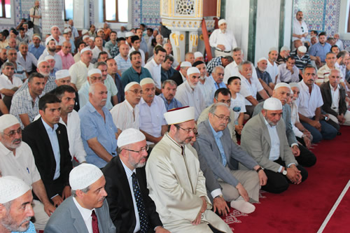 skdar Gzeltepe Birlik Camii Ramazan aynn ilk Teravihi'ne yetitirildi