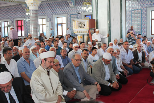 skdar Gzeltepe Birlik Camii Ramazan aynn ilk Teravihi'ne yetitirildi