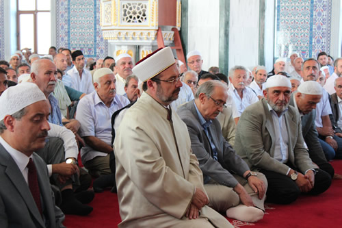 skdar Gzeltepe Birlik Camii Ramazan aynn ilk Teravihi'ne yetitirildi