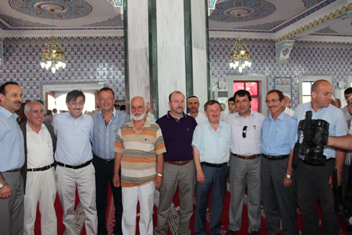 skdar Gzeltepe Birlik Camii Ramazan aynn ilk Teravihi'ne yetitirildi