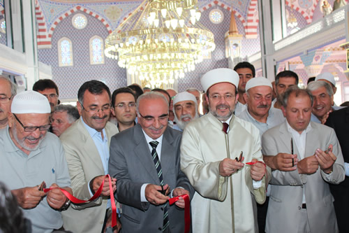 skdar Gzeltepe Birlik Camii Ramazan aynn ilk Teravihi'ne yetitirildi