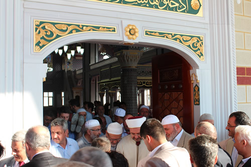 skdar Gzeltepe Birlik Camii Ramazan aynn ilk Teravihi'ne yetitirildi