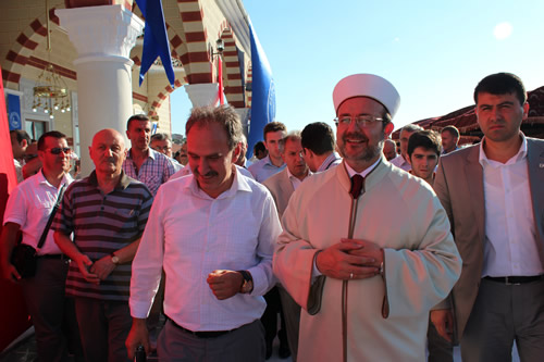 skdar Gzeltepe Birlik Camii Ramazan aynn ilk Teravihi'ne yetitirildi