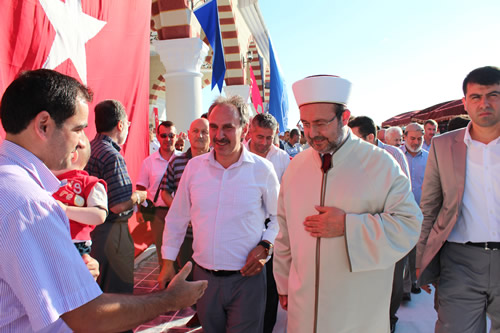 skdar Gzeltepe Birlik Camii Ramazan aynn ilk Teravihi'ne yetitirildi