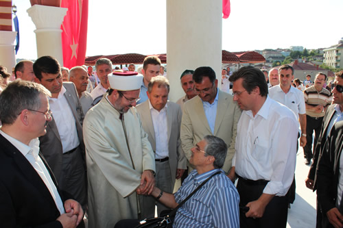 skdar Gzeltepe Birlik Camii Ramazan aynn ilk Teravihi'ne yetitirildi