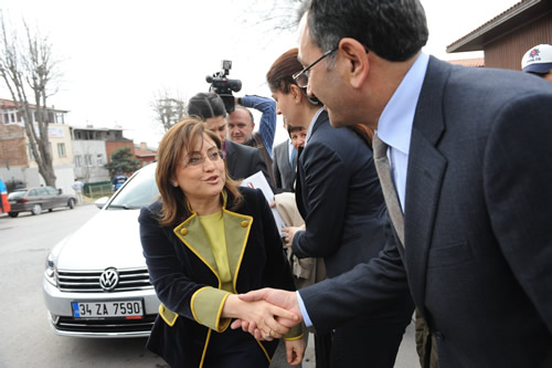 Aile ve Sosyal Politikalar Bakan Fatma ahin skdar'da Kadn ve Medya konulu panele katld