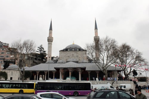 skdar Mihrimah Sultan Camii yeniden ibadete ald