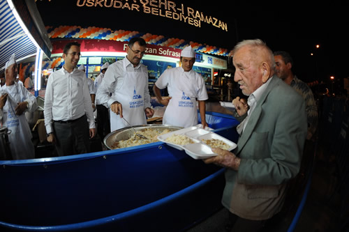 skdar'da Ramazan'n ilk iftar