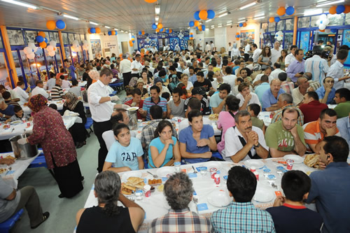 skdar'da Ramazan'n ilk iftar