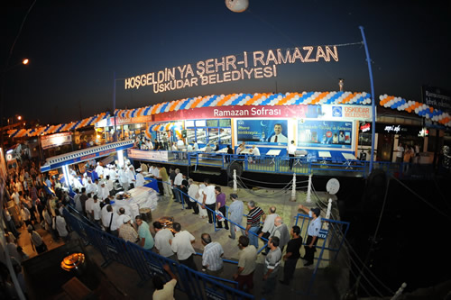 skdar'da Ramazan'n ilk iftar