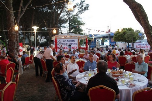 skdar Rizeliler Dernei Geleneksel Ramazan ftar 2014