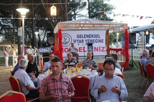 skdar Rizeliler Dernei Geleneksel Ramazan ftar 2014