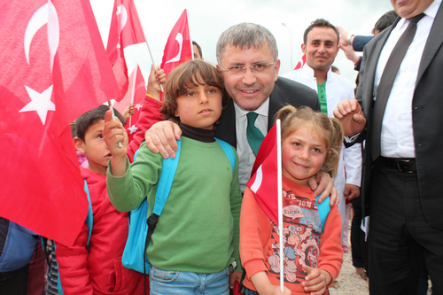 ''Onlar Mutlu Etmek ocuk Oyunca'' kampanyas anlurfa datm grntleri