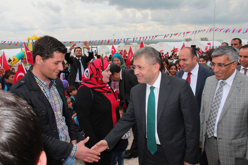 ''Onlar Mutlu Etmek ocuk Oyunca'' kampanyas anlurfa datm grntleri