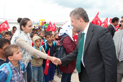 ''Onlar Mutlu Etmek ocuk Oyunca'' kampanyas anlurfa datm grntleri