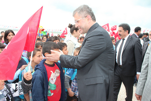 ''Onlar Mutlu Etmek ocuk Oyunca'' kampanyas anlurfa datm grntleri