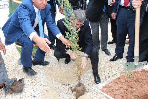 ''Onlar Mutlu Etmek ocuk Oyunca'' kampanyas anlurfa datm grntleri