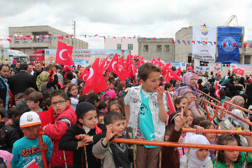 ''Onlar Mutlu Etmek ocuk Oyunca'' kampanyas anlurfa datm grntleri