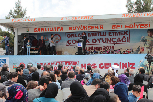 ''Onlar Mutlu Etmek ocuk Oyunca'' kampanyas anlurfa datm grntleri