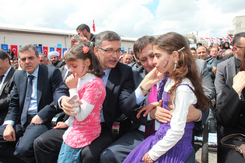 ''Onlar Mutlu Etmek ocuk Oyunca'' kampanyas anlurfa datm grntleri