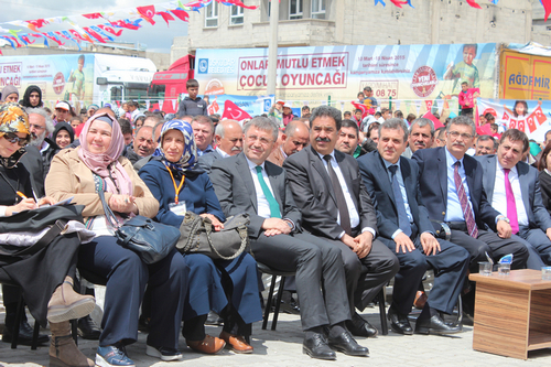 ''Onlar Mutlu Etmek ocuk Oyunca'' kampanyas anlurfa datm grntleri