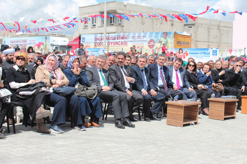 ''Onlar Mutlu Etmek ocuk Oyunca'' kampanyas anlurfa datm grntleri