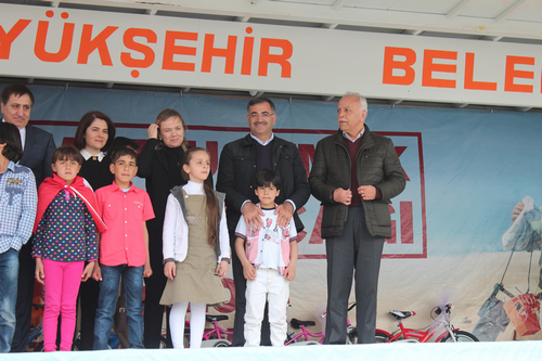 ''Onlar Mutlu Etmek ocuk Oyunca'' kampanyas anlurfa datm grntleri