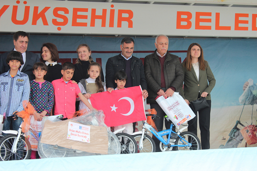 ''Onlar Mutlu Etmek ocuk Oyunca'' kampanyas anlurfa datm grntleri