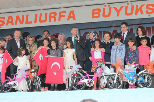 ''Onlar Mutlu Etmek ocuk Oyunca'' kampanyas anlurfa datm grntleri