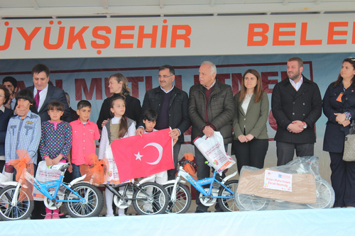 ''Onlar Mutlu Etmek ocuk Oyunca'' kampanyas anlurfa datm grntleri