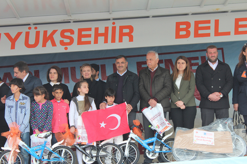 ''Onlar Mutlu Etmek ocuk Oyunca'' kampanyas anlurfa datm grntleri