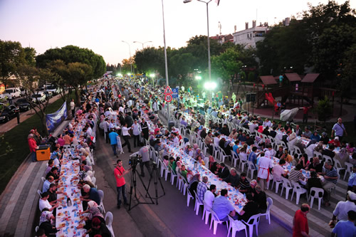 Zeynep Kamil iftar nemli isimlere evsahiplii yapt