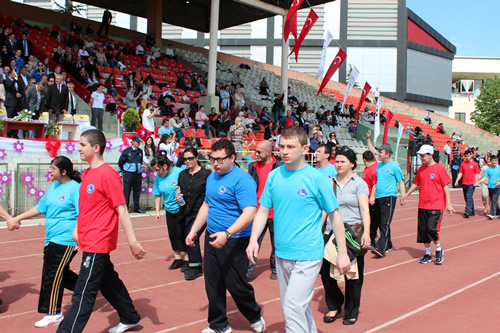 skdar'da 23 Nisan ocuk Olimpiyatlar'nn 5.'si gerekletirildi