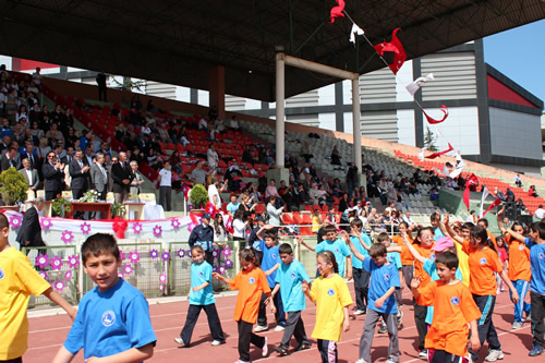 skdar'da 23 Nisan ocuk Olimpiyatlar'nn 5.'si gerekletirildi