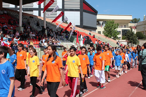 skdar'da 23 Nisan ocuk Olimpiyatlar'nn 5.'si gerekletirildi