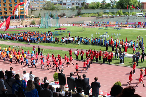 skdar'da 23 Nisan ocuk Olimpiyatlar'nn 5.'si gerekletirildi