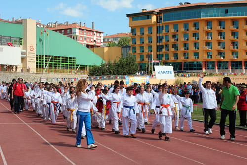 skdar'da 23 Nisan ocuk Olimpiyatlar'nn 5.'si gerekletirildi