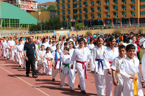 skdar'da 23 Nisan ocuk Olimpiyatlar'nn 5.'si gerekletirildi