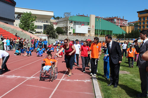 skdar'da 23 Nisan ocuk Olimpiyatlar'nn 5.'si gerekletirildi