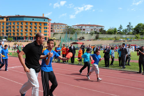 skdar'da 23 Nisan ocuk Olimpiyatlar'nn 5.'si gerekletirildi