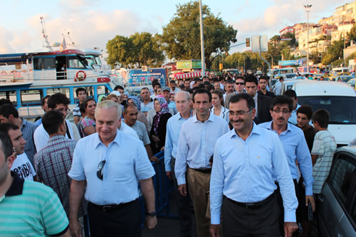 Amerikan Dileri Bakan Yardmcs Philip Gordon skdar'da iftar yemei datt